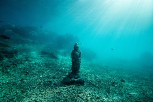Statue underwater Jeremy Bishop
